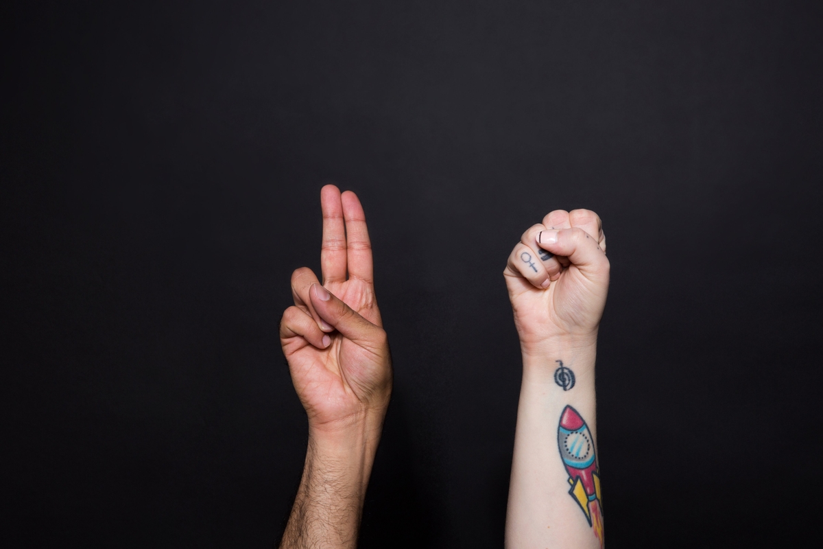 WHY ISN’T THERE JUST ONE UNIVERSAL SIGN LANGUAGE? - Swift Lingua